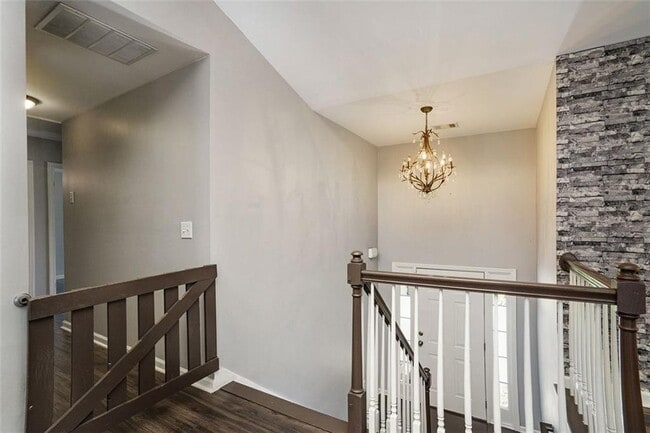 Building Photo - 5060 Meadow Overlook Dr