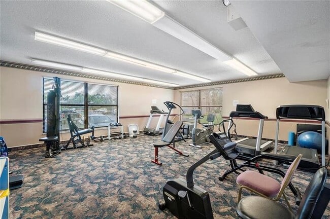 Building Photo - 7300 Lake Cir Dr