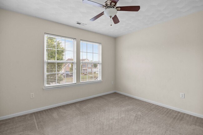 Building Photo - Spacious 5BR Home with Large Backyard in Quiet Chesapeake Neighborhood!