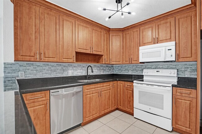 Building Photo - 6101 NE 7th Ave