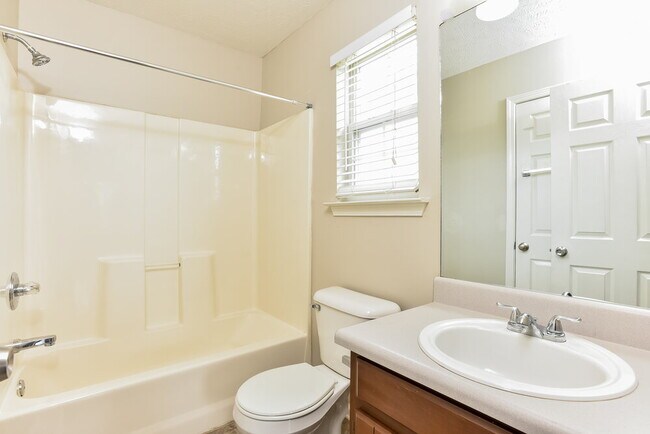 Building Photo - 209 Pin Oak Ct