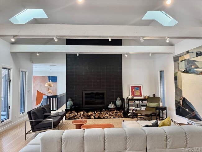 Building Photo - 222 Hurley Rd