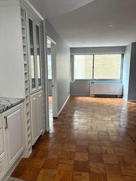 Living Room - 4515 Willard Ave