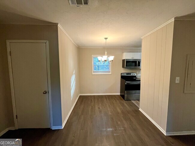Building Photo - 6107 Shadow Glen Ct SW