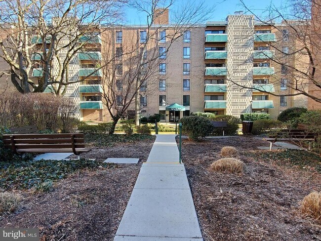 Building Photo - 6137 Leesburg Pike