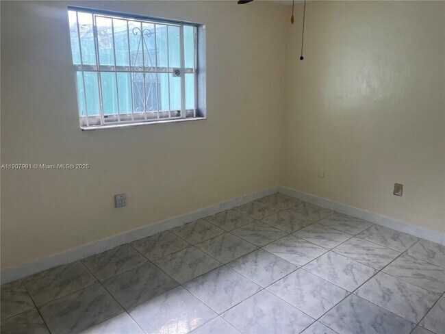 Building Photo - 15812 NW 39th Ct