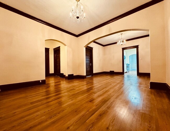 Building Photo - Cute, remodeled home!!