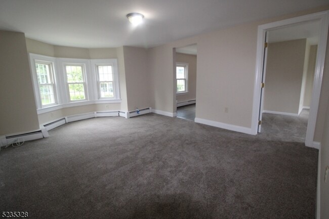 Building Photo - 28 White Meadow Ave