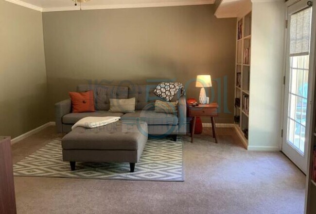 Building Photo - 2BR/1BA brick bungalow in Stiff Station, steps from UAMS!