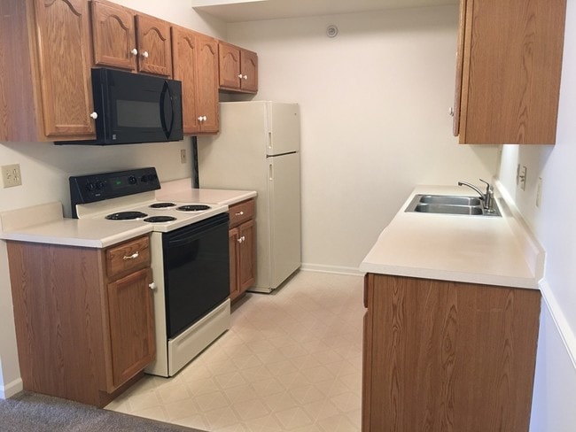 Primary Photo - Country Village Apartments