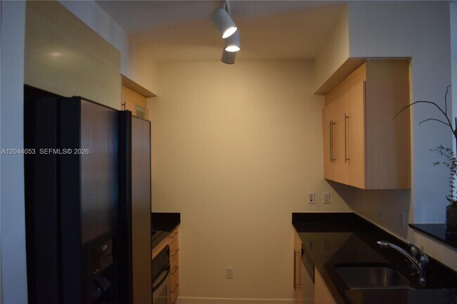 Building Photo - 325 S Biscayne Blvd