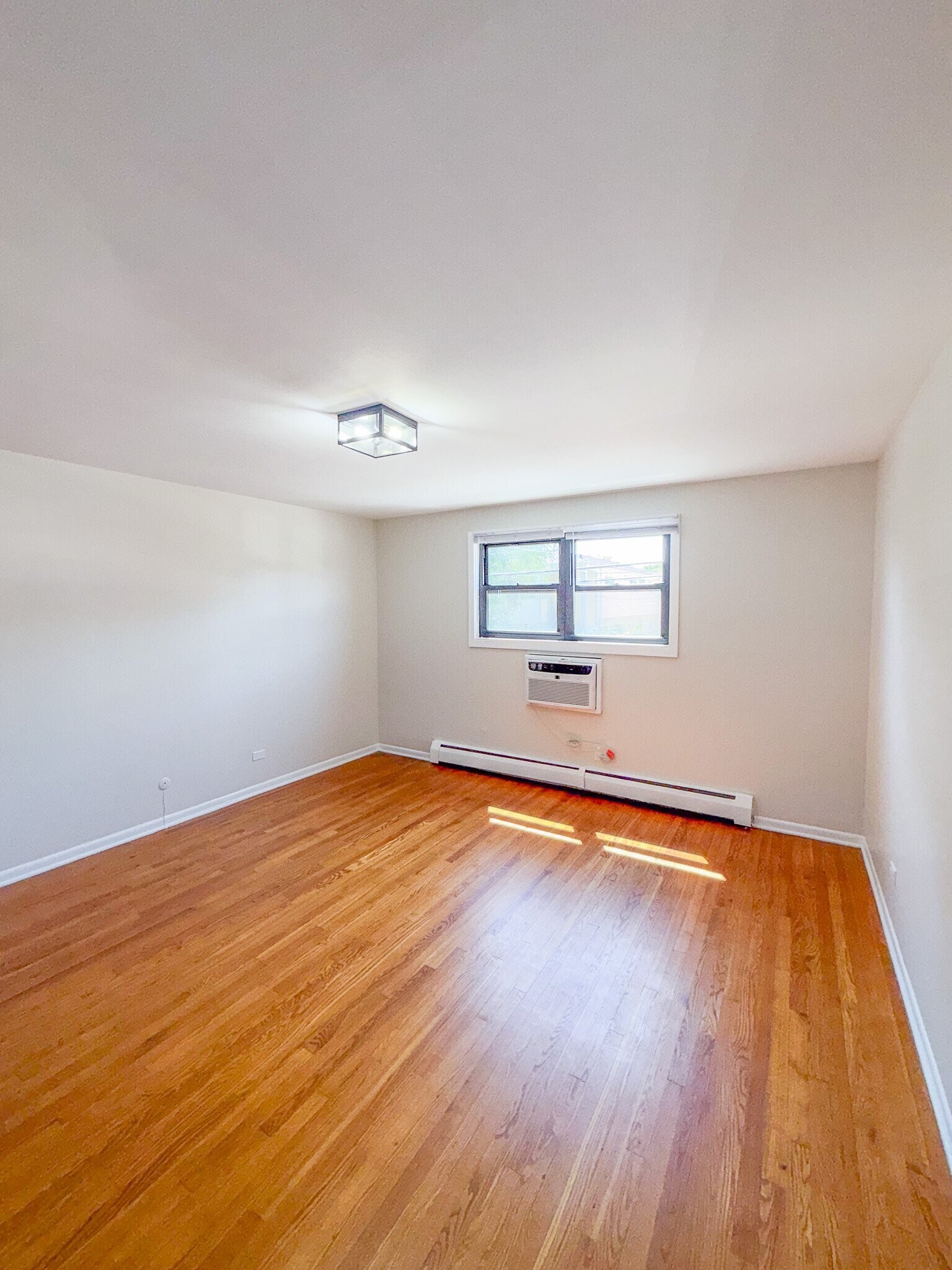 Building Photo - 9012 Lamon Ave