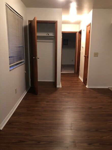 Family Room/Hallway - 4336 Fair Oaks Rd