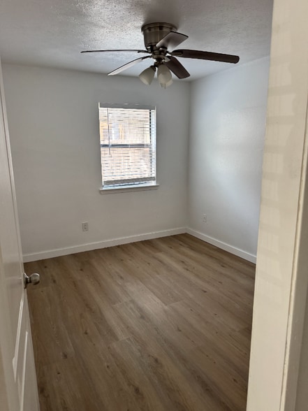 Building Photo - 5500 Lakeview Pkwy