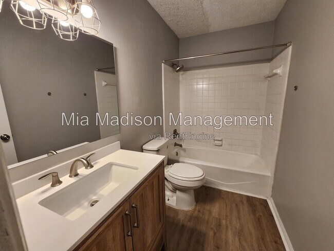 Building Photo - 111 E Mell St