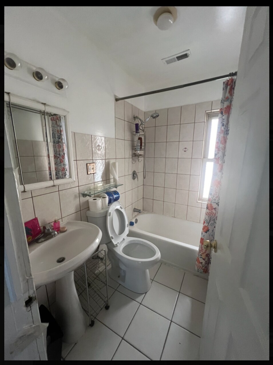 Building Photo - 821 N Hermitage Ave