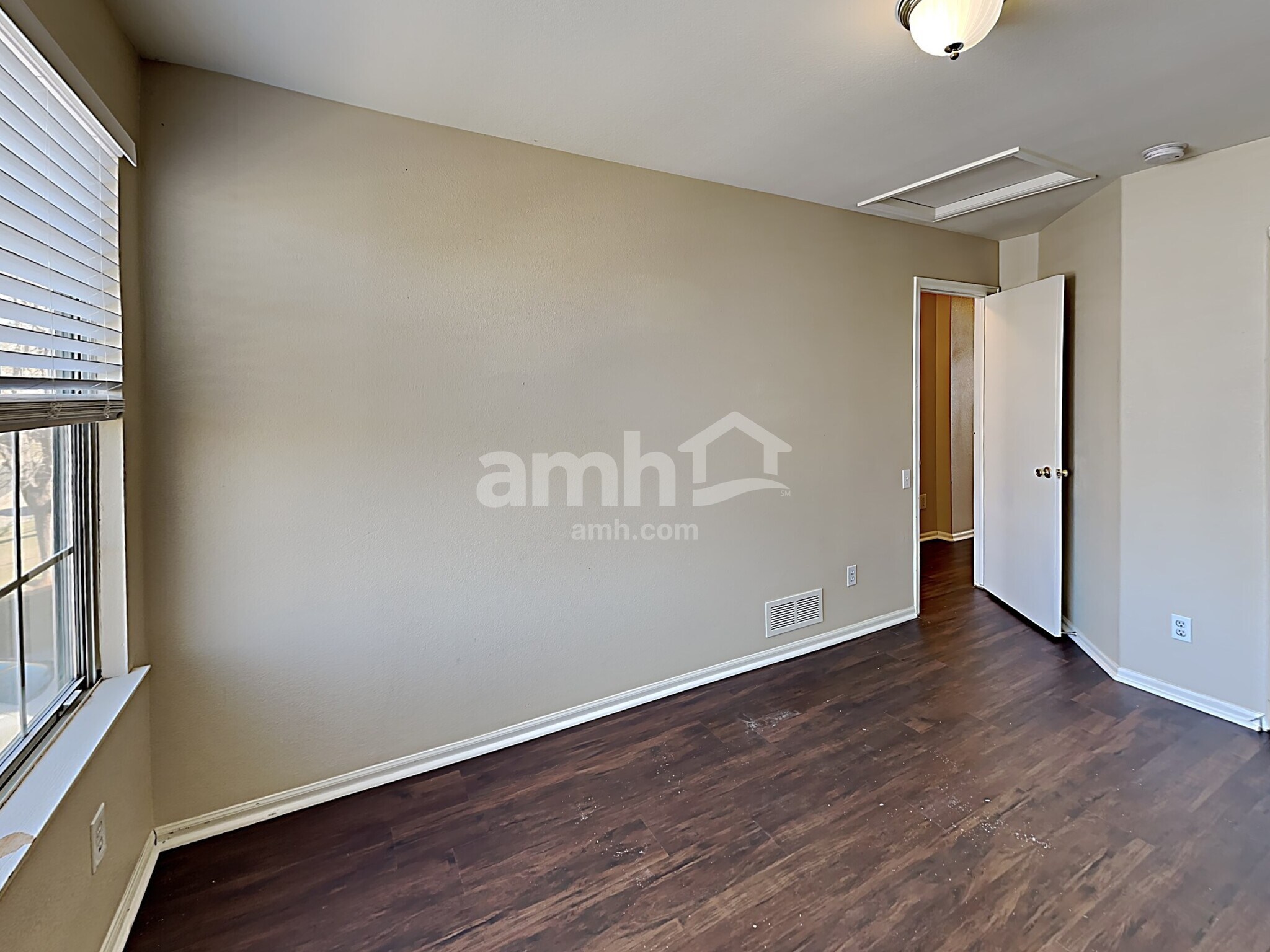 Building Photo - 2768 S Cathay Ct