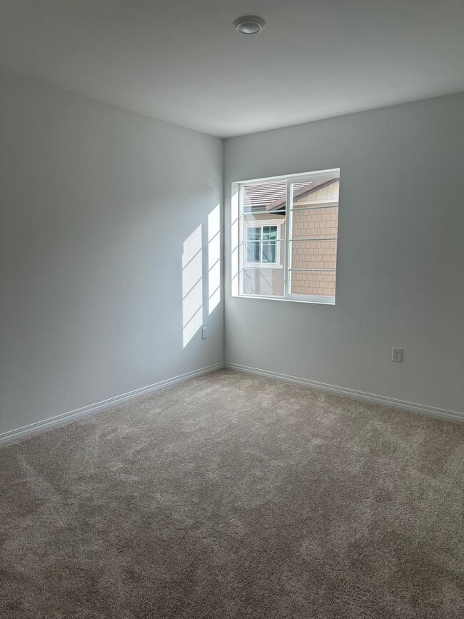 Building Photo - 3 Bedroom 2.5 Bath New build home in Highgrove!