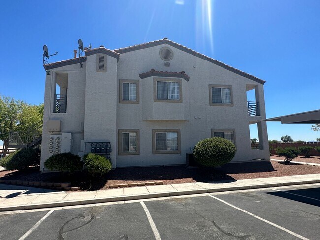 Building Photo - Adorable 3 bedroom Las Vegas Nv condo
