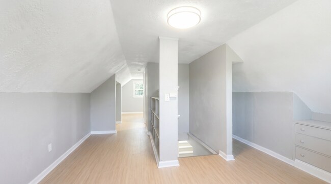 Building Photo - 3 bedroom 2 bathroom single family home | section 8 welcomed