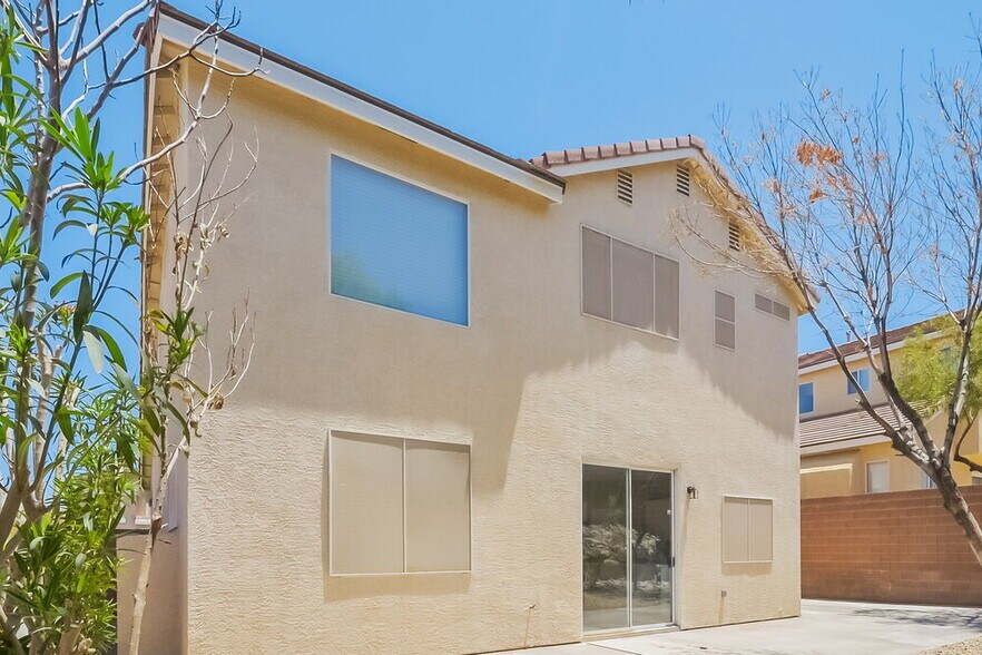 Building Photo - 674 Pacific Cascades Dr