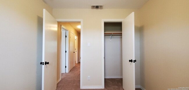 Building Photo - Newly Renovated Town-home