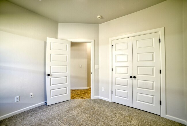 Building Photo - Brand New Home in Washington!