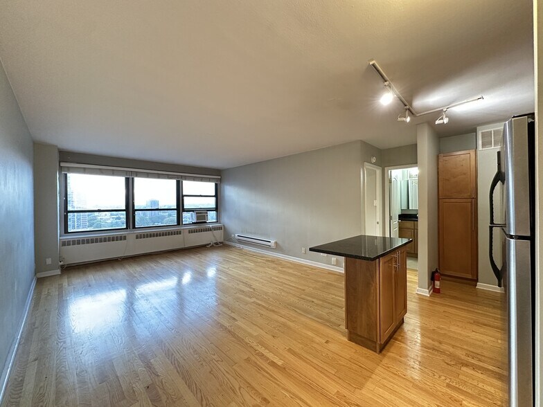 Building Photo - 4180 N Marine Dr