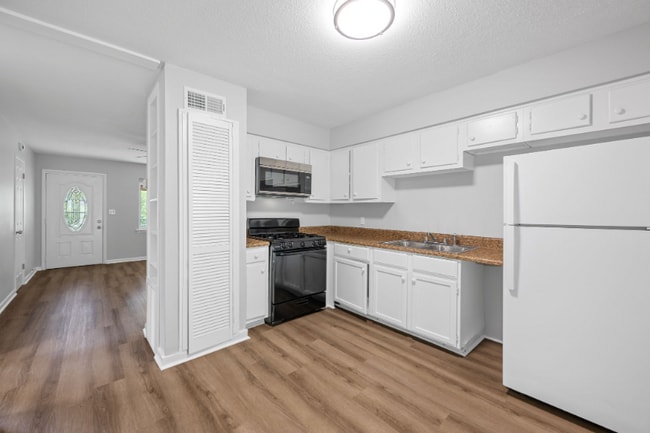 Building Photo - 1208 Gadd Rd