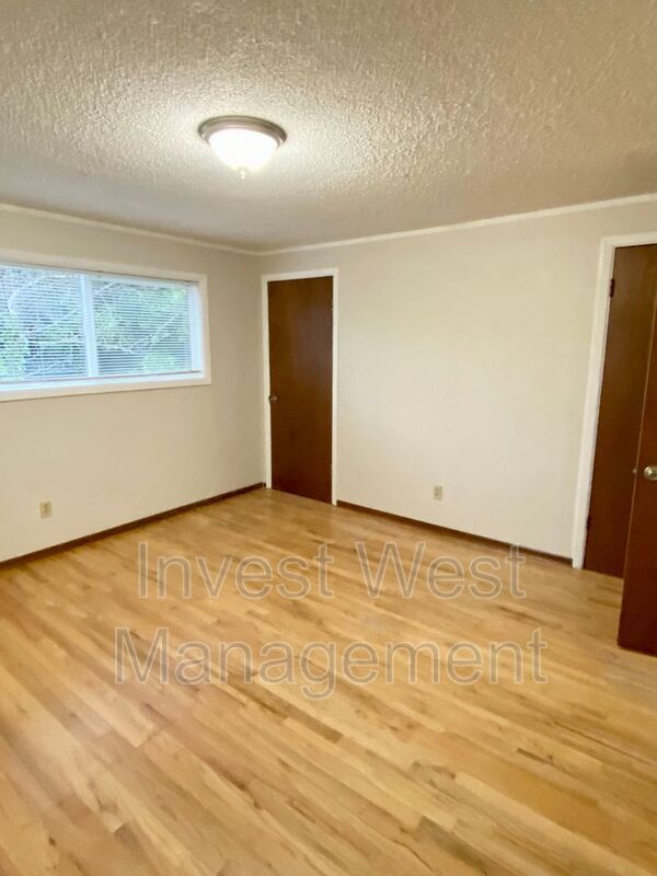 Building Photo - 1300 NE 88th St