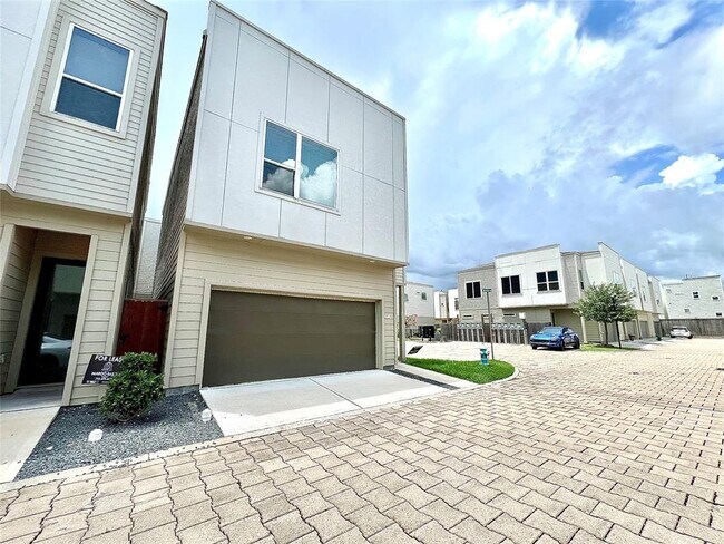 Building Photo - 613 Thornton Oaks Ln