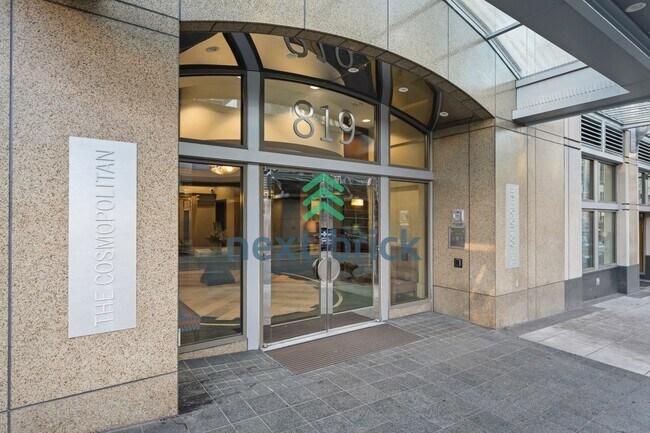 Building Photo - 1 Bedroom | 1 Bathroom | Southeast-Facing High-Floor Condo in Denny Triangle