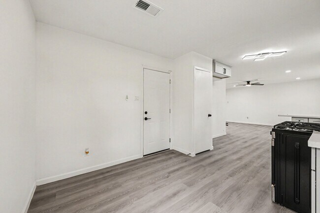 Building Photo - 7607 Grape St