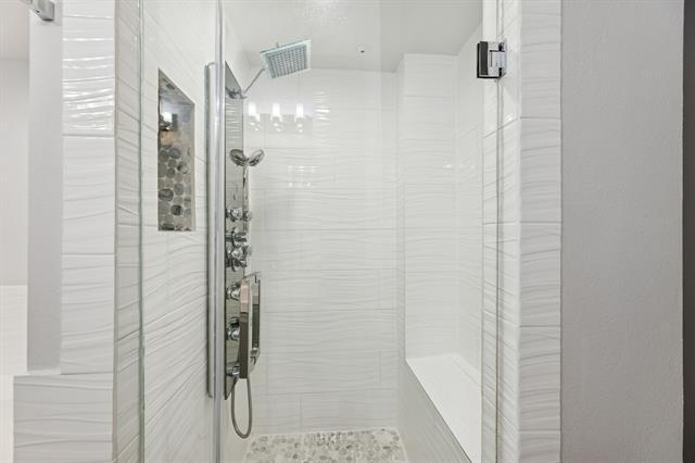 Building Photo - 4040 N Hall St