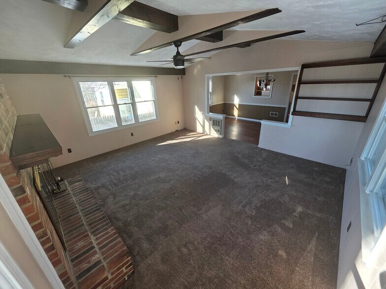 Building Photo - 19 Lakeview Ave