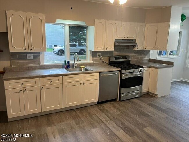 Building Photo - 479 Line Rd