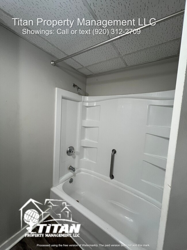 Building Photo - 721 E Parkway Ave