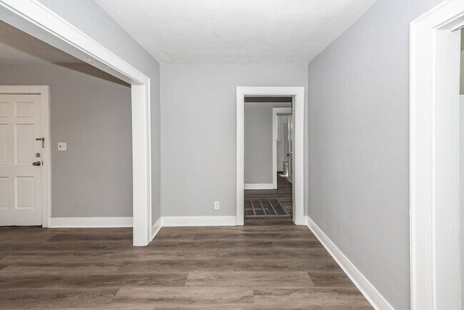 Building Photo - 3 Bedroom, 1 Bathroom Home in Dorchester Terrace - North Charleston