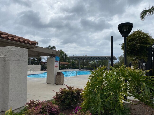 Building Photo - Spacious 4 Bedroom 2 Bath in Desirable Oceanside!