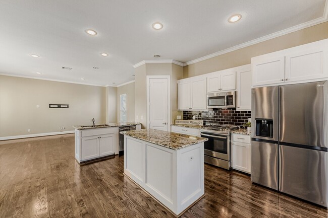 Building Photo - 1103 E 27th St