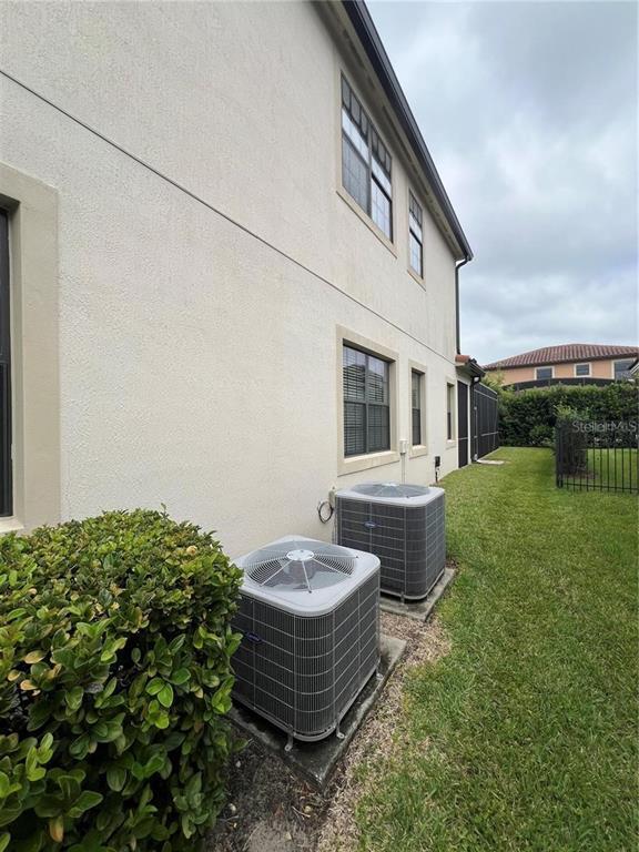 Building Photo - 10459 Stapeley Dr