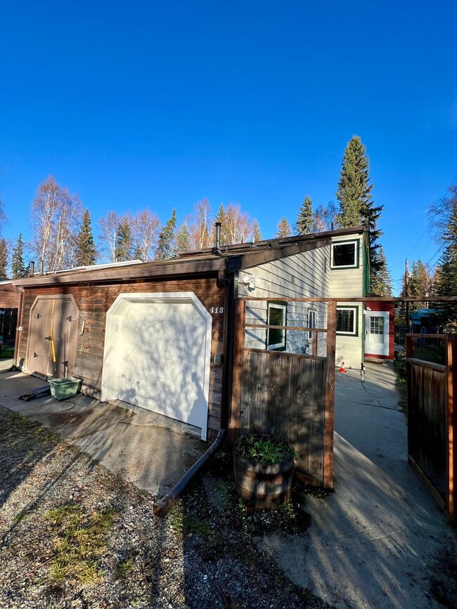 Primary Photo - 2 Bedroom Duplex / Heat Included / Sorry n...