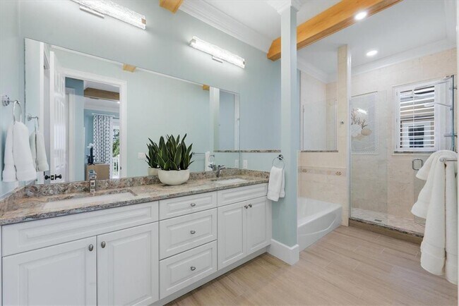 Building Photo - 115 Aqua Ln