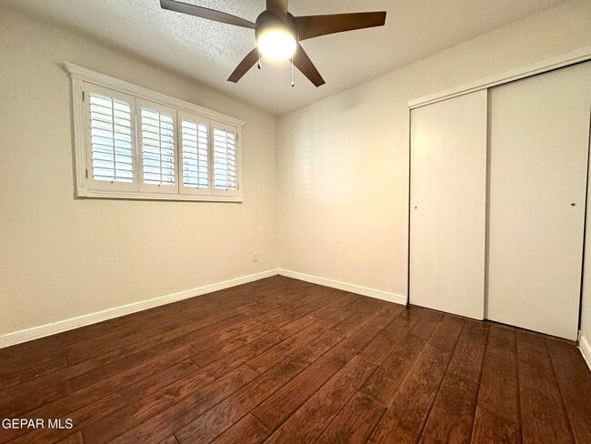 Building Photo - 10288 Lakeview Dr