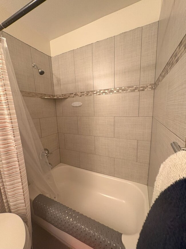 Building Photo - 2BD, 1BA Apartment for Lease in Lafayette