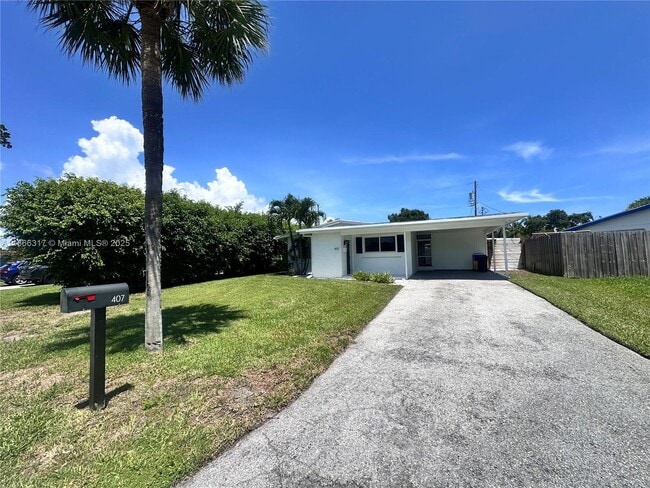 Building Photo - 407 Riverside Dr
