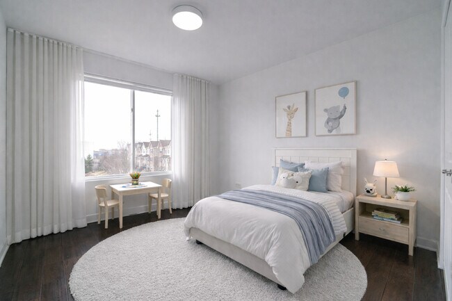 Building Photo - 667 W Hickory St