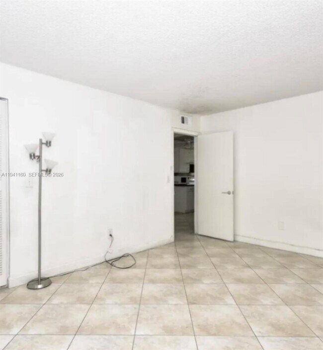 Building Photo - 1801 S Treasure Dr