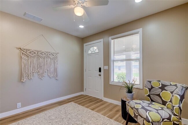 Building Photo - 1800 12th Ave S