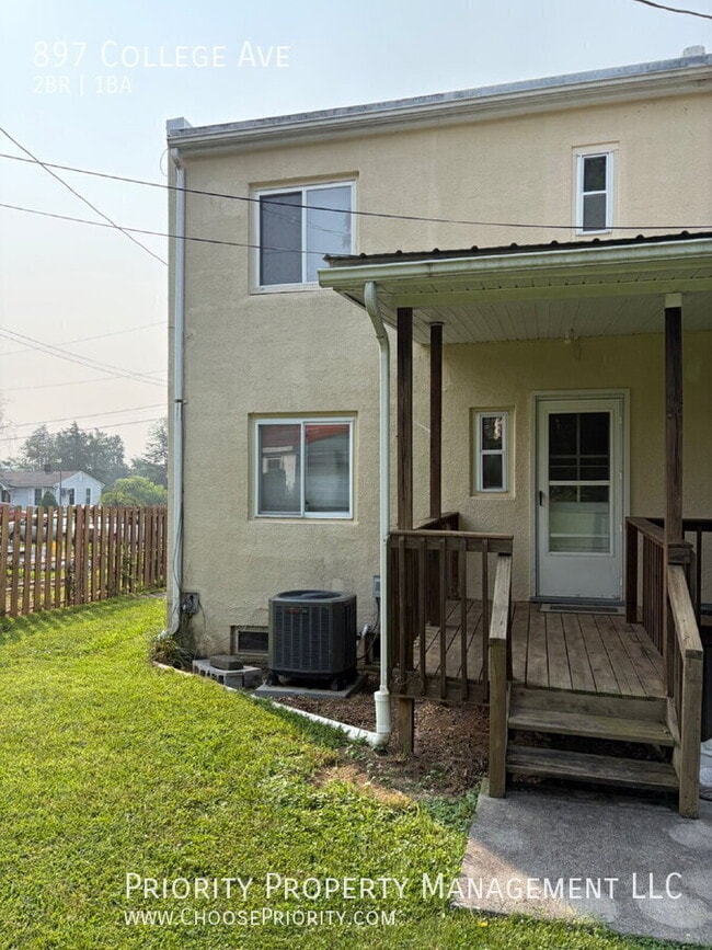 Building Photo - 897 College Ave